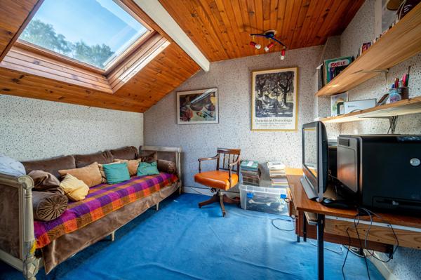 Grande maison familiale, beau jardin, calme.