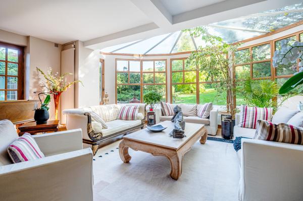 Grande maison familiale, beau jardin, calme.