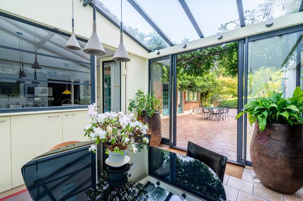 Grande maison familiale, beau jardin, calme.