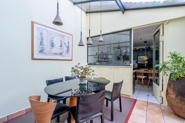 Grande maison familiale, beau jardin, calme.