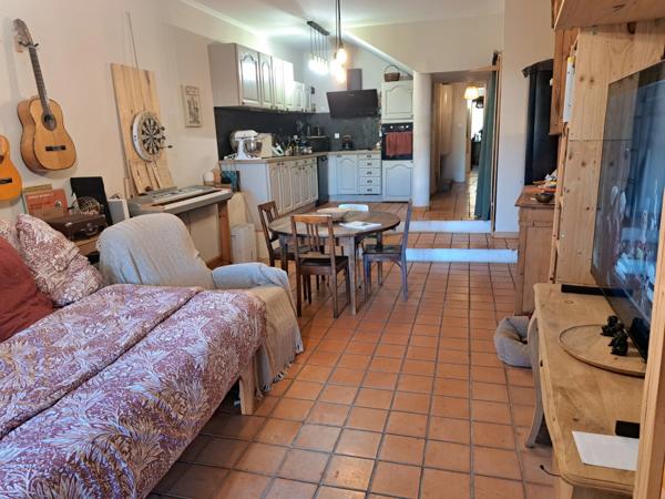 Maison de village avec local commercial 6 pièces SAINT MICHEL L'OBSERVATOIRE (04)