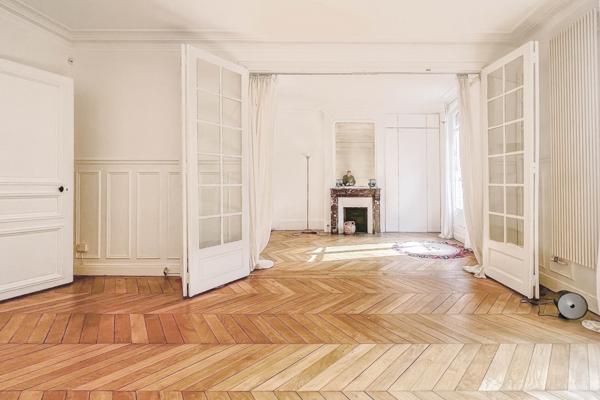 Appartement calme et lumineux dans immeuble Haussmannien bien entretenu, quartier commerçant de Mouton Duvernet