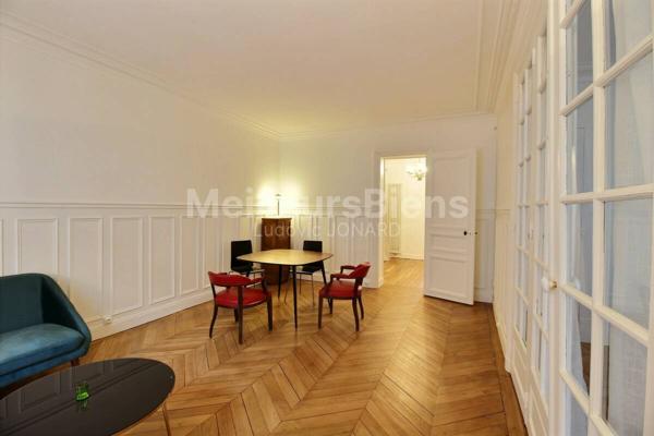 Appartement calme et lumineux dans immeuble Haussmannien bien entretenu, quartier commerçant de Mouton Duvernet