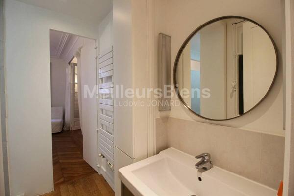 Appartement calme et lumineux dans immeuble Haussmannien bien entretenu, quartier commerçant de Mouton Duvernet