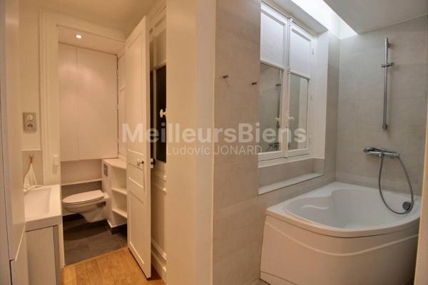 Appartement calme et lumineux dans immeuble Haussmannien bien entretenu, quartier commerçant de Mouton Duvernet