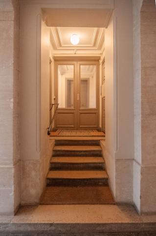 Appartement calme et lumineux dans immeuble Haussmannien bien entretenu, quartier commerçant de Mouton Duvernet