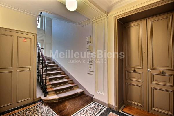 Appartement calme et lumineux dans immeuble Haussmannien bien entretenu, quartier commerçant de Mouton Duvernet