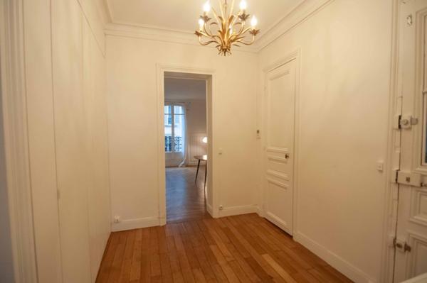 Appartement calme et lumineux dans immeuble Haussmannien bien entretenu, quartier commerçant de Mouton Duvernet