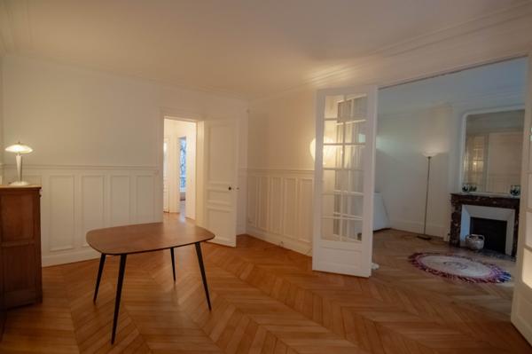 Appartement calme et lumineux dans immeuble Haussmannien bien entretenu, quartier commerçant de Mouton Duvernet