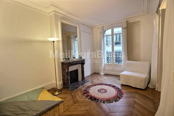 Appartement calme et lumineux dans immeuble Haussmannien bien entretenu, quartier commerçant de Mouton Duvernet