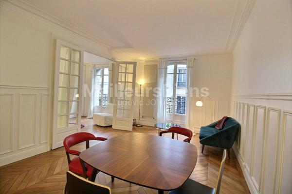 Appartement calme et lumineux dans immeuble Haussmannien bien entretenu, quartier commerçant de Mouton Duvernet