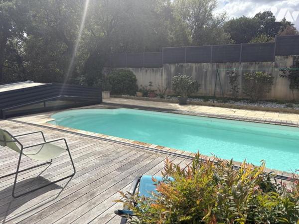 NIORT QUARTIER STE PEZENNE, pavillon de plain-pied de 139 m² 