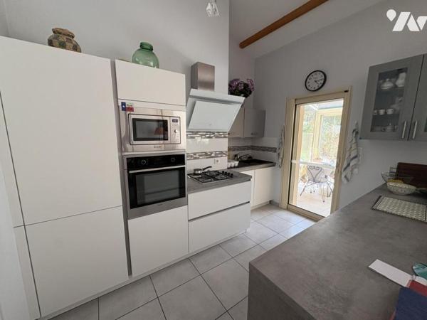 NIORT QUARTIER STE PEZENNE, pavillon de plain-pied de 139 m² 