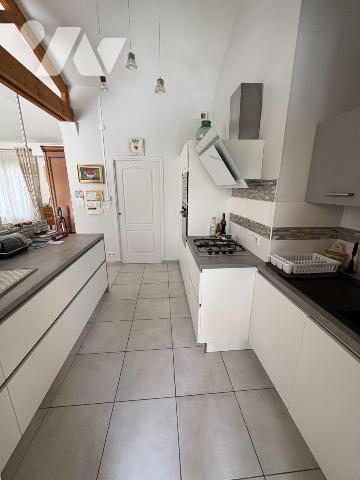 NIORT QUARTIER STE PEZENNE, pavillon de plain-pied de 139 m² 
