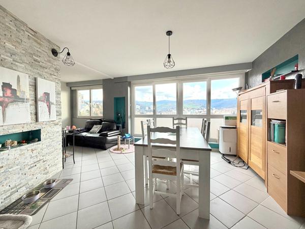 T5 lumineux avec vue dégagée, ascenseur et proche commodités