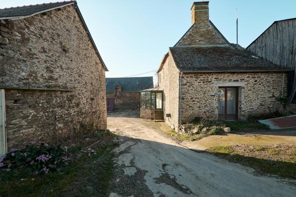 Rare et exceptionnel maison à rénover en pierres à seulement 5 mn du centre de Vitré