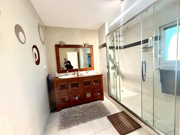 Maison 7 pièce(s) 175 m2 avec piscine