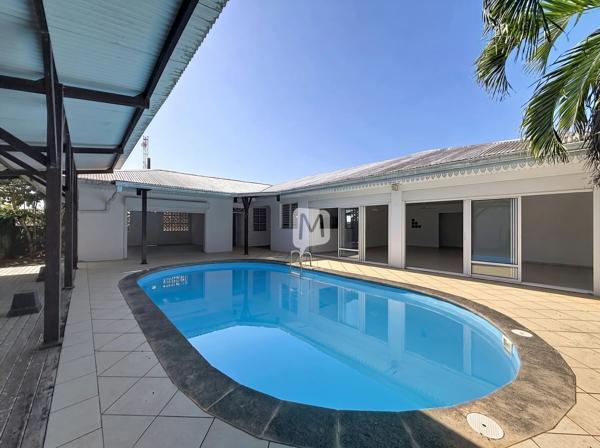 DPT GUYANE, à vendre RÉMIRE-MONTJOLY Maison T4 + Appartement T2 de 219 m²