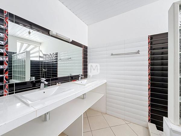 DPT GUYANE, à vendre RÉMIRE-MONTJOLY Maison T4 + Appartement T2 de 219 m²