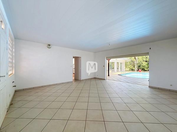 DPT GUYANE, à vendre RÉMIRE-MONTJOLY Maison T4 + Appartement T2 de 219 m²