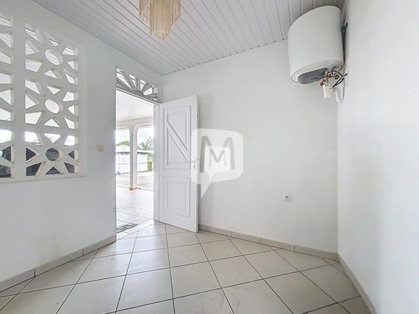 DPT GUYANE, à vendre RÉMIRE-MONTJOLY Maison T4 + Appartement T2 de 219 m²
