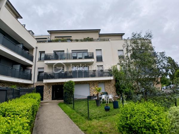 A Reau Situé au 2ᵉ étage d’une résidence récente construite en 2018, cet appartement est idéal pour un premier achat ou un investissement locatif.
Vous découvrirez un espace de vie fonctionnel et lumineux comprenant une entrée avec placard, un séjour avec cuisine ouverte ainsi qu’une vue dégagée sans vis-à-vis. Une grande salle de bain complète ce bien.
La résidence, sécurisée par digicode, interphone et vidéosurveillance, dispose également d’une place de stationnement privative en sous-sol.
Les atouts du bien :
Residence calme
Acsenceur
local velo
Faibles charges de copropriété
Taxe foncière 2024 : 498 €
DPE : C

Un appartement récent, confortable et bien entretenu, à découvrir sans tarder.