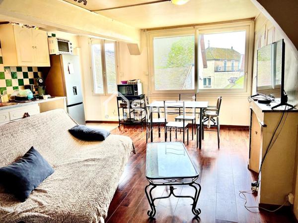 T3 coeur de ville, cour privative.