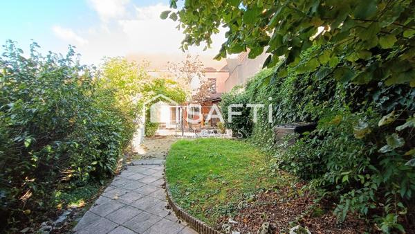 Maison 7 pièces de 197 m2 avec un terrain clos de 443 m2