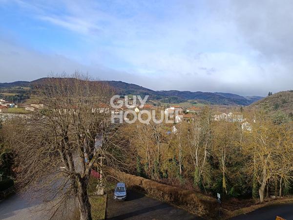 Maison de famille de caractère au coeur du bourg de Légnieux