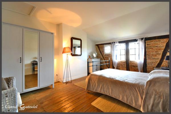 Maison à vendre 3/4 chambres à colombages au cœur de la bastide, idéale pour vivre ou investir à deux pas de la Dordogne à SAINTE FOY LA GRANDE (33)