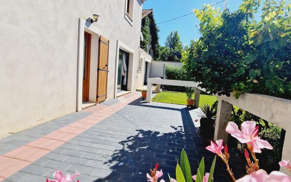Maison à vendre    7 pièces • 187 m2 Carpentras