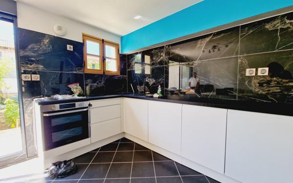 Maison à vendre    7 pièces • 187 m2 Carpentras