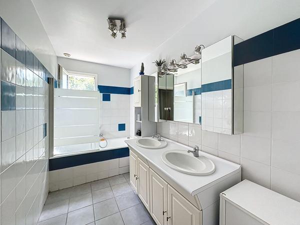 Maison coup de coeur à Mareuil-lès-Meaux - 6 chambres - 240 m2 - jardin de 836 m2 - garage double et nombreux stationnements