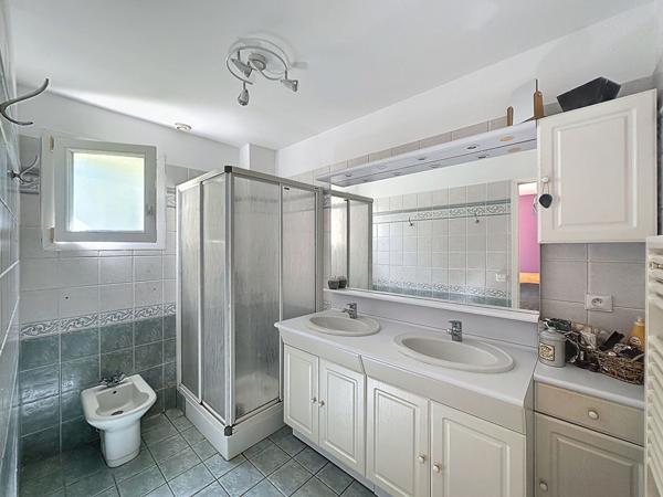 Maison coup de coeur à Mareuil-lès-Meaux - 6 chambres - 240 m2 - jardin de 836 m2 - garage double et nombreux stationnements