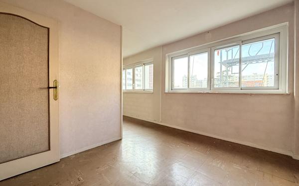 Appartement à vendre    4 pièces • 64,24 m2 Vanves