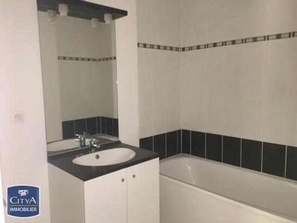 Appartement à louer 2 pièces 43.82m² Beuvrages (59192)