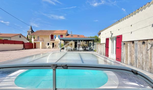 Maison avec cachet de type 5 de 113 m² habitables, garage, piscine et jardin.