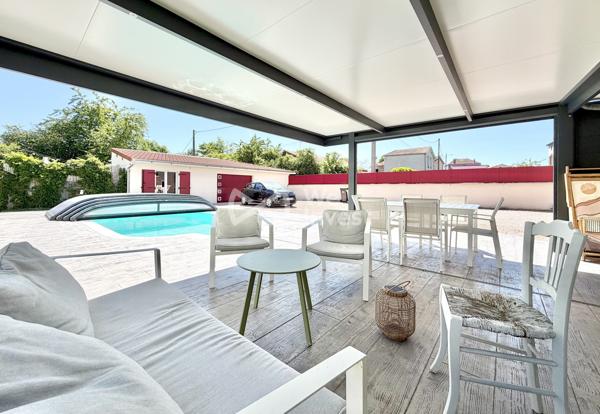 Maison avec cachet de type 5 de 113 m² habitables, garage, piscine et jardin.