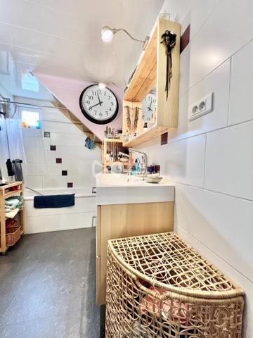 Maison avec cachet de type 5 de 113 m² habitables, garage, piscine et jardin.