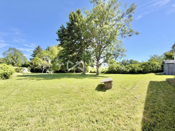Maison avec cachet de type 5 de 113 m² habitables, garage, piscine et jardin.