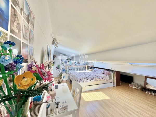 Maison avec cachet de type 5 de 113 m² habitables, garage, piscine et jardin.