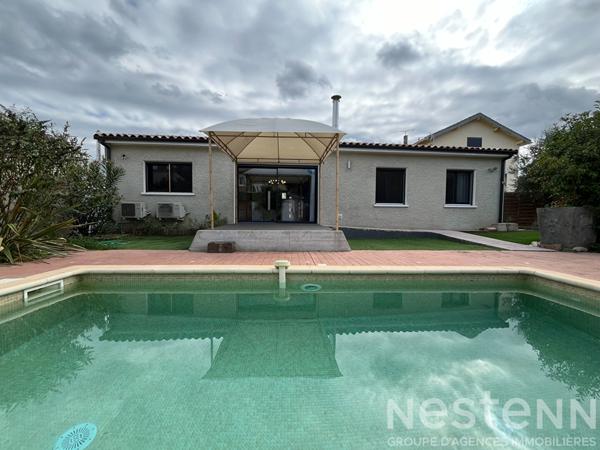 Maison récente Limoux avec trois chambres grand séjour terrasse piscine carport et terrain proche centre et commerces