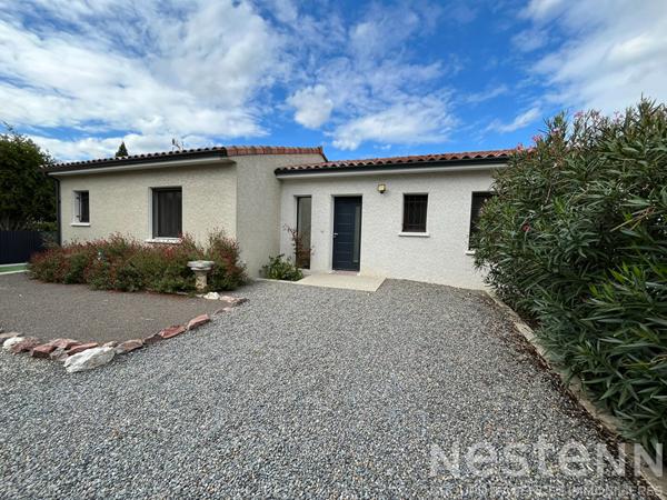 Maison récente Limoux avec trois chambres grand séjour terrasse piscine carport et terrain proche centre et commerces