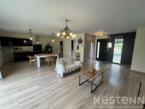 Maison récente Limoux avec trois chambres grand séjour terrasse piscine carport et terrain proche centre et commerces