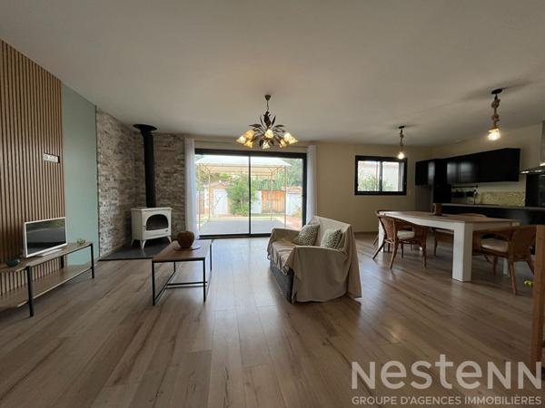 Maison récente Limoux avec trois chambres grand séjour terrasse piscine carport et terrain proche centre et commerces