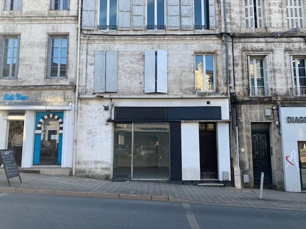 ANGOULEME Local commercial Axe passant