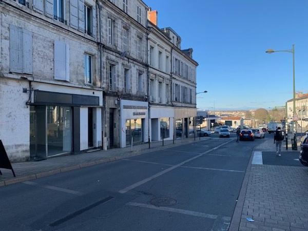 ANGOULEME Local commercial Axe passant