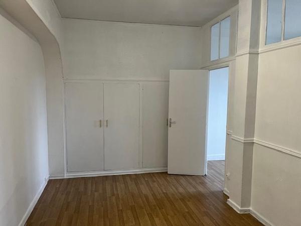 ANGOULEME Local commercial Axe passant