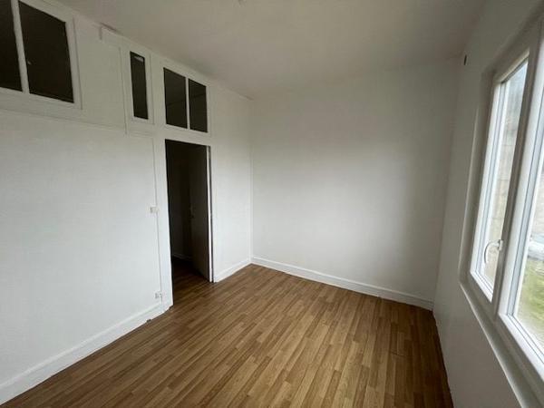 ANGOULEME Local commercial Axe passant