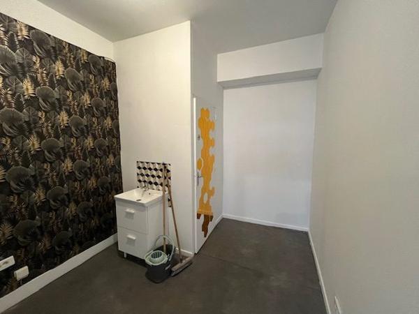ANGOULEME Local commercial Axe passant